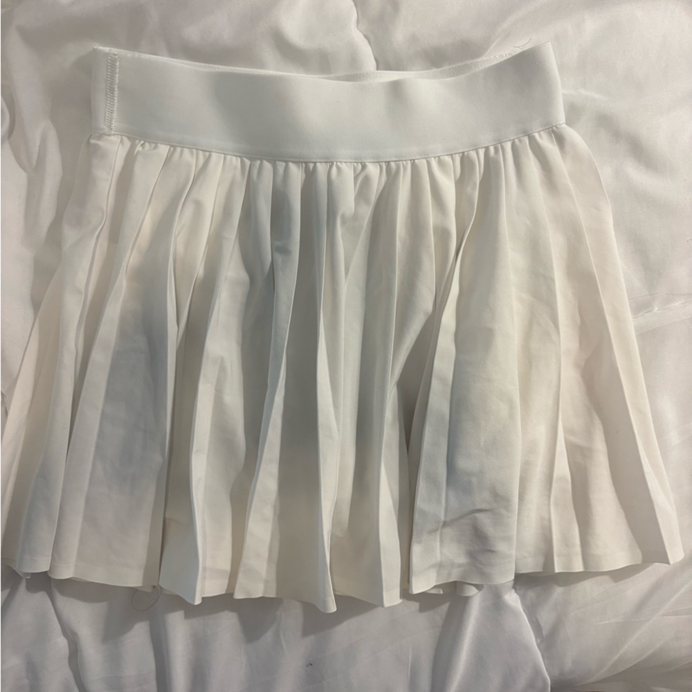Aritzia TNA pleated skirt white size xs